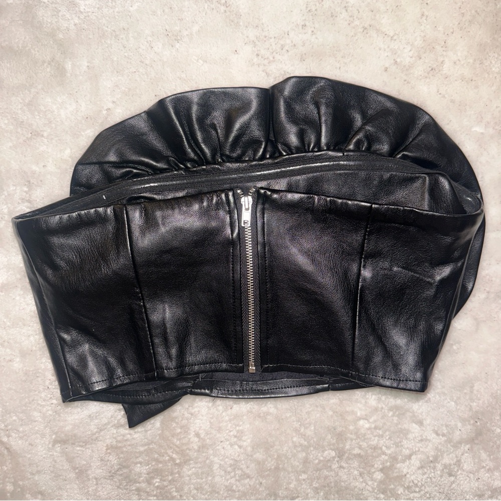 Forever 21 Black Faux Leather Ruched Ruffle Bandeau Crop Top Size Small - Picture 6 of 10